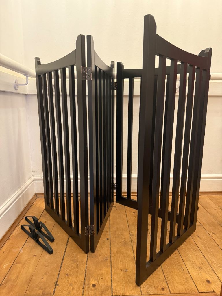 Pet Gate free standing 4 panels 