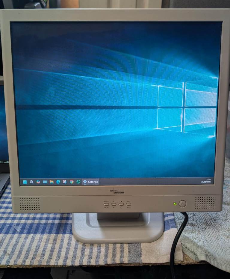 Fujitsu colour monitor C17-2