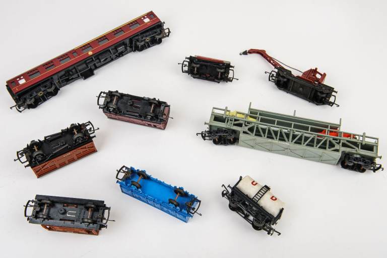 Triang Hornby Model Railway carriages and Wagons - Good Condition