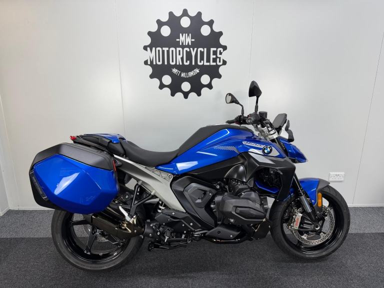 BMW R 1300 R SE. 2025/75. 1 Owner. HUGE Spec! Riding Assistant. Panniers. Blue