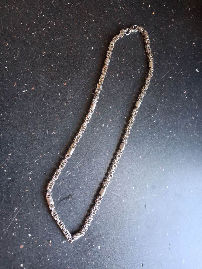 Silver-Tone Chain Necklace – Good Condition