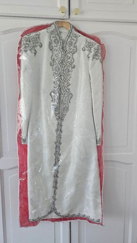 Men's wedding sherwani 