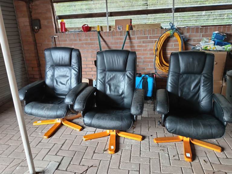 Swivel recliner chairs