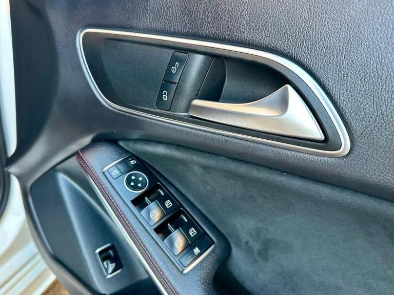  Mercedes-Benz CLA 2.1 CLA200d AMG Line Coupe 4dr Diesel Manual Euro 6 (s/s) (136 ps) Diesel Manual