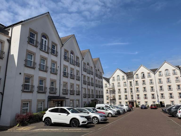 2 Bedroom Furnished Flat with Residents Parking, Dalry Gait, Haymarket 