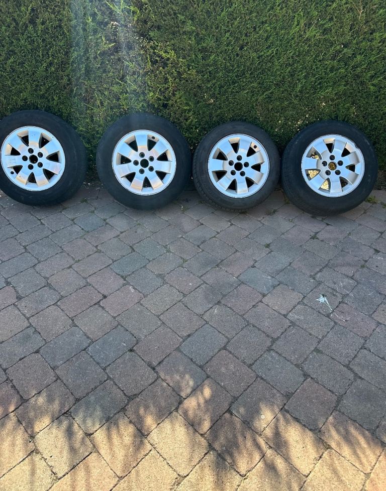 🌟4 x Genuine 15” Mercedes Alloys With Tyres
