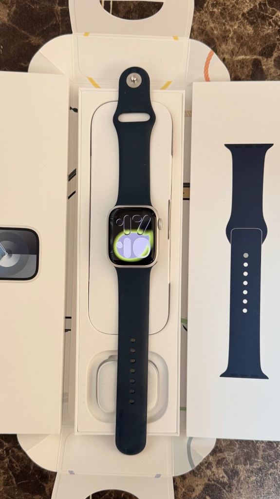 Apple Watch series 9 41MM silver Excellent condition 