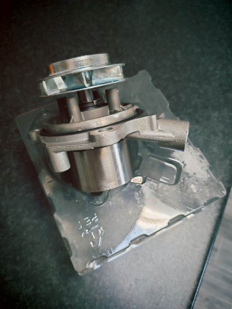 VW EA288 ENGINE WATER PUMP. FEBI 103078 WILL FIT ALL VAG CARS WITH 1.6 AND 2.0 TDI ENGINES AFTER '12