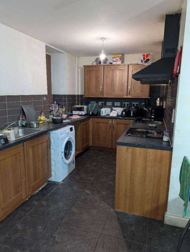 400/month! En-Suite Room Available [Bills Included]