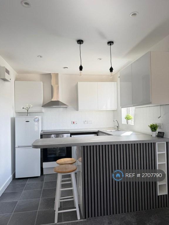 1 bedroom flat in Tilehurst, Reading, RG31 (1 bed) (#2707790)