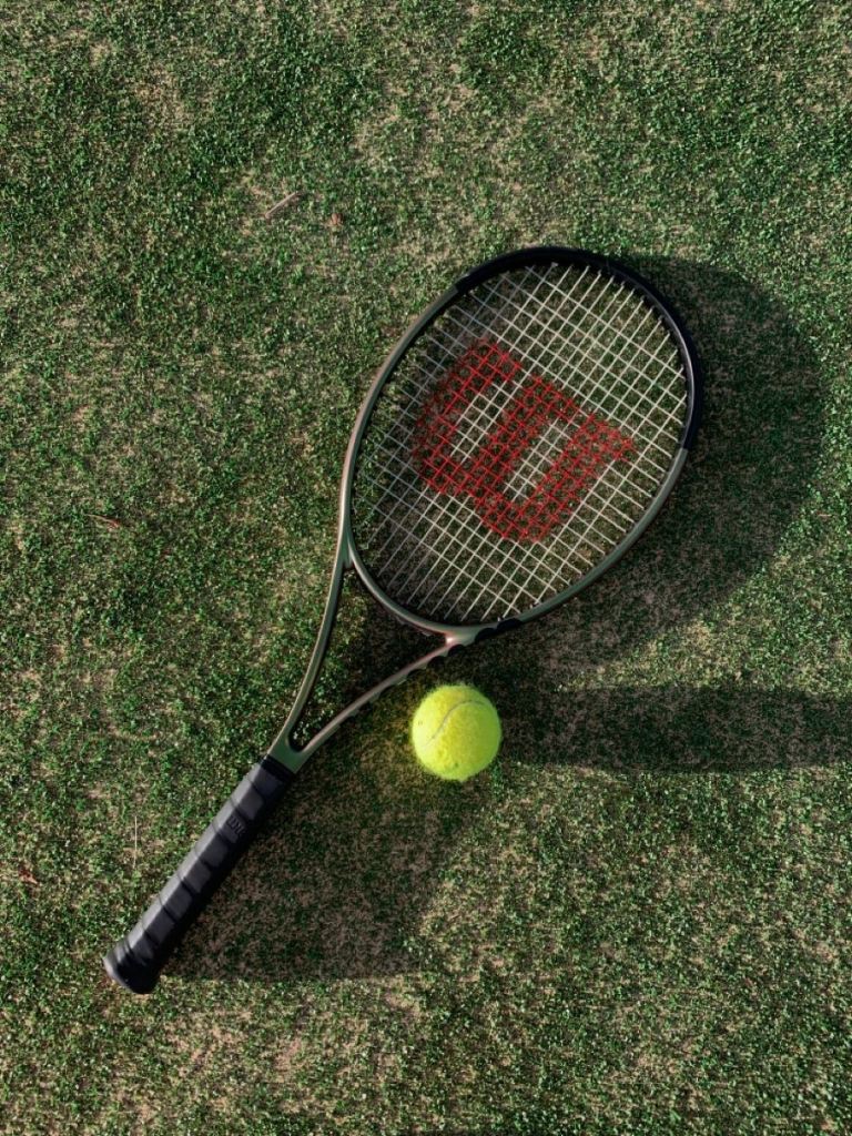 Tennis stringing service 