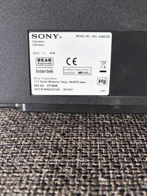 Sony Bravia TV and wall fittings for sale- all in working order