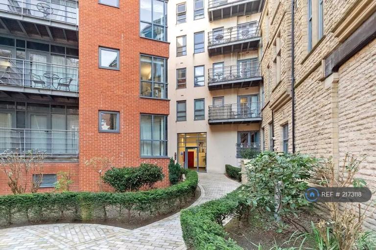 1 bedroom flat in Waterloo Court, Leeds, LS10 (1 bed) (#2173118)