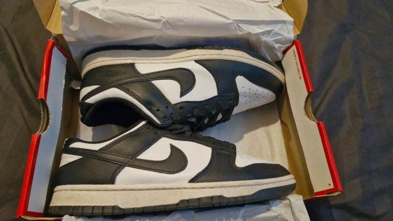 image for NIKE DUNK LOW TRAINERS SIZE 8