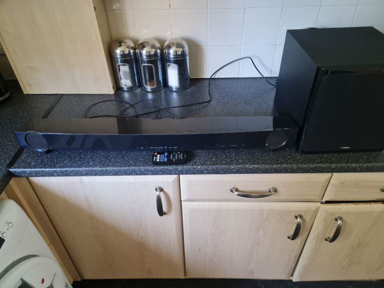 Yamaha Soundbar and Subwoofer