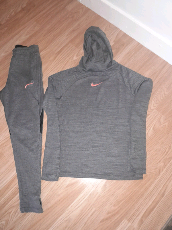 Young Boys NIKE tracksuit 