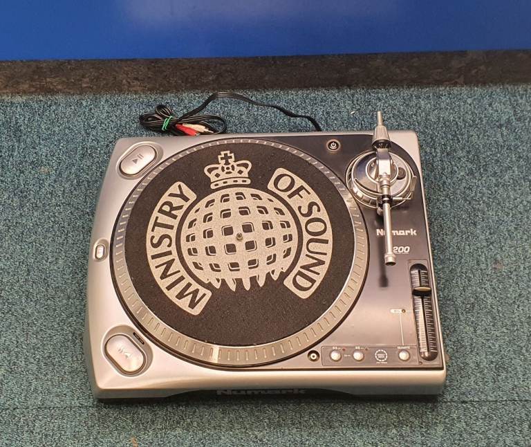 Numark Professional Turntable TT200 W/ Box + Leads + Needle