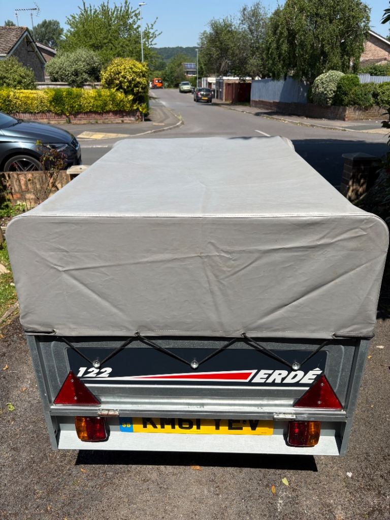 Erde 122 Trailer