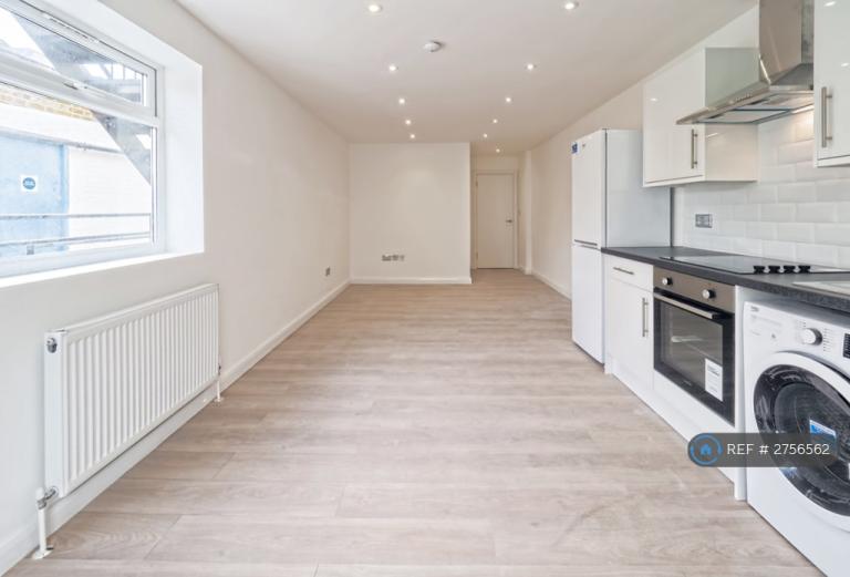 2 bedroom flat in Church Street, Enfield, EN2 (2 bed) (#2756562)