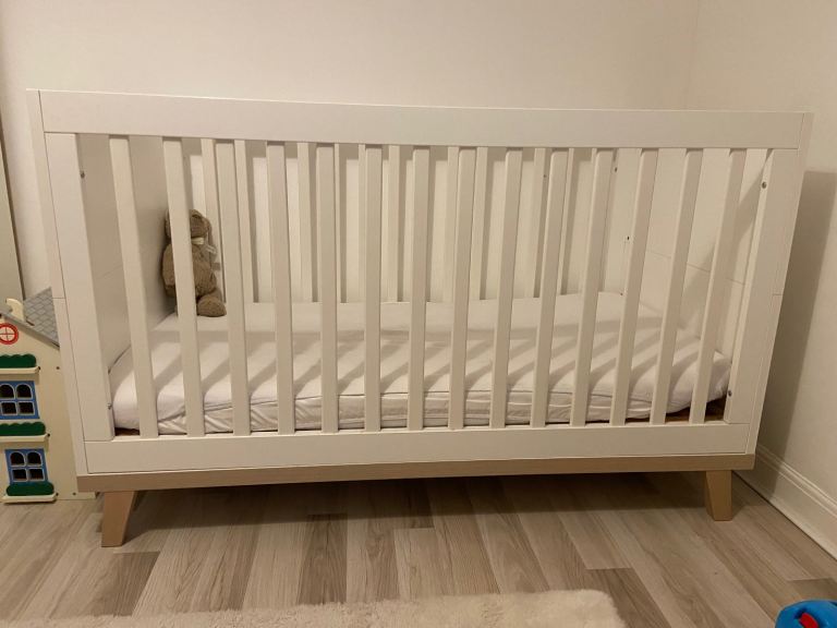 Genoa cot / cot bed with mattress and bedding