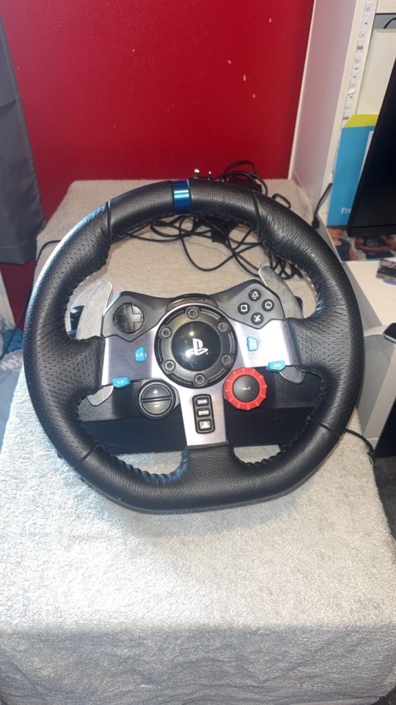 Logitech G920 Driving Force Racing Wheel & Pedals – Good Condition