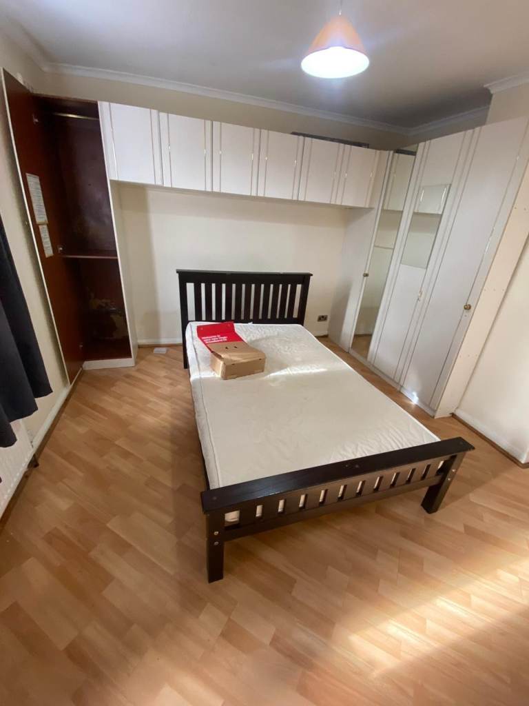 Big and  spacious room avialable 