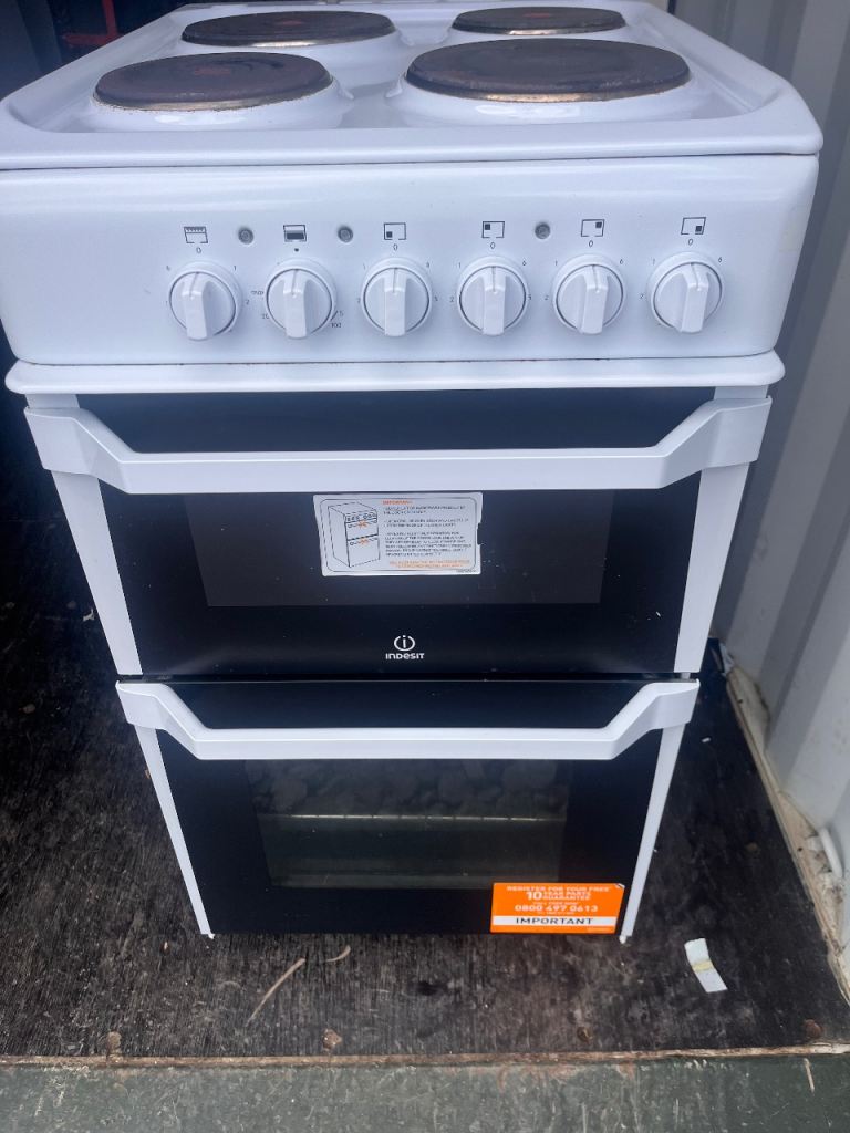 Indesit Freestanding Electric Cooker with Double Oven – Good Condition
