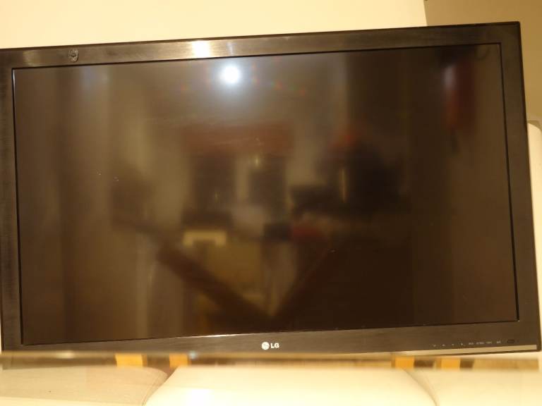 LG 42CS460 42" Inch HD Television for sale