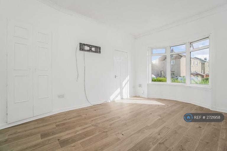 3 bedroom flat in Burnfoot Drive, Glasgow, G52 (3 bed) (#2721958)