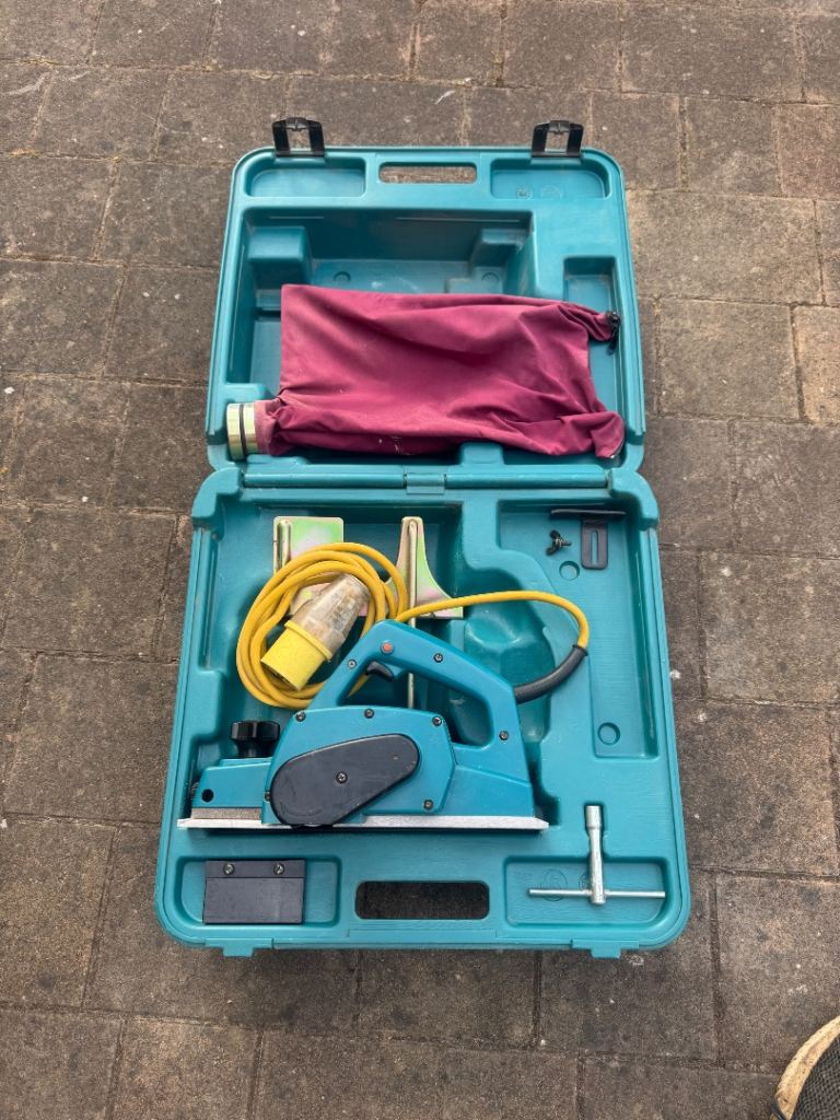 Makita Planer with Case and Accessories – Good Condition