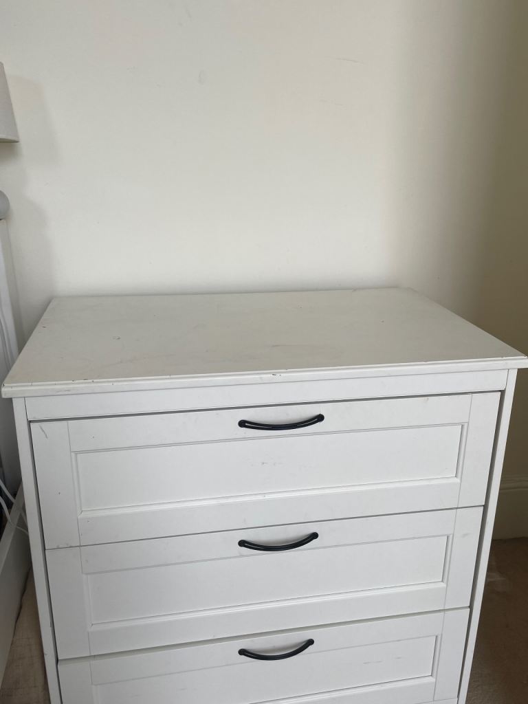 Chest of drawers