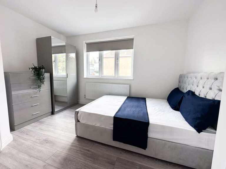 Single and Ensuite room (for couple &2 person) Bills incl just start £790