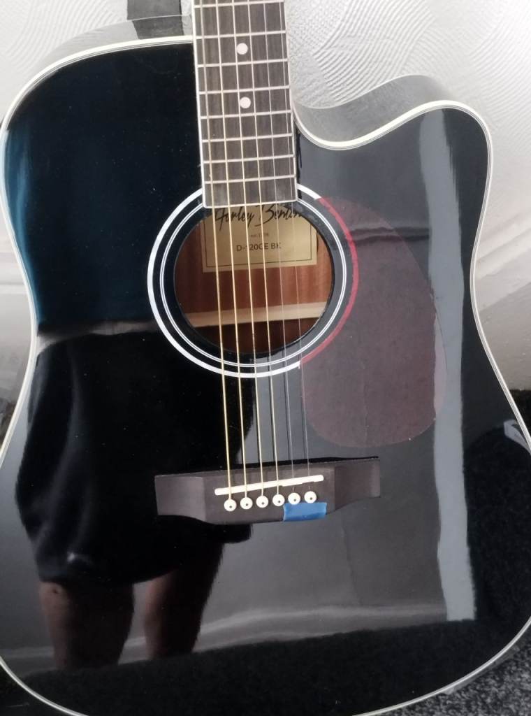 Harley Benton guitar et amp 