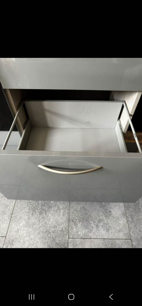 2 kitchen deep drawers with runners and cutlery drawer