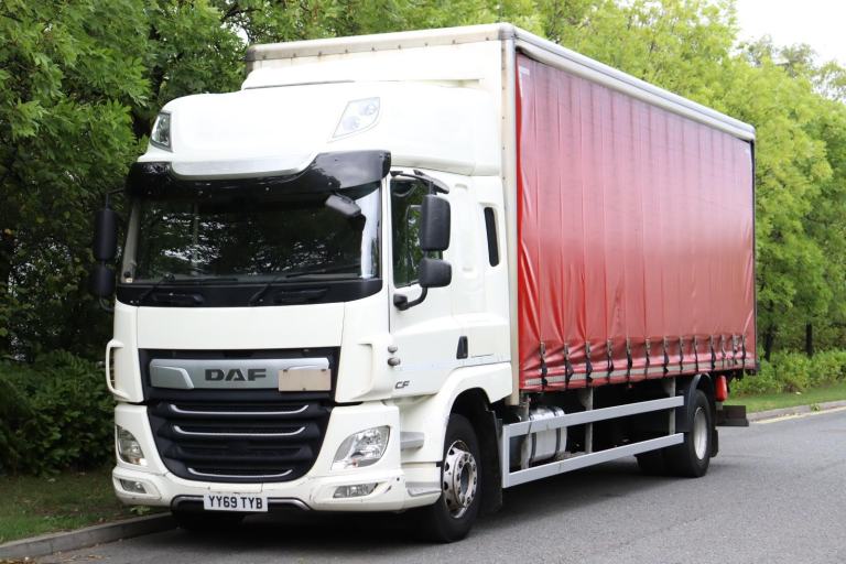 DAF CF 260 SPACECAB 4X2 28FT CURTAINSIDE (2020)