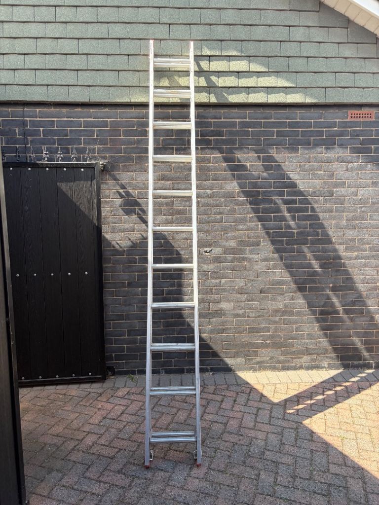 CLIMA 730 Class 3 Aluminium Extension Ladder - Good Condition