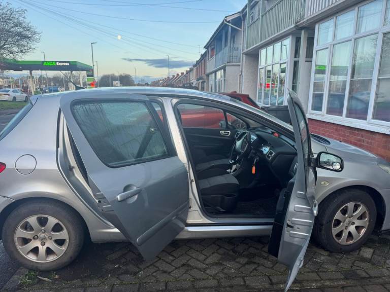 Peugeot, 307, Hatchback, 2006, Semi-Auto, 1587 (cc), 5 doors