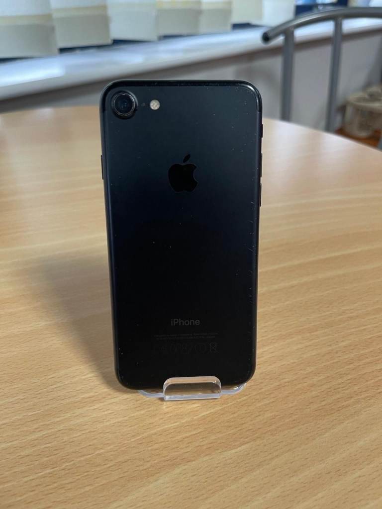 - iPhone 7 – 32GB - White/Black 