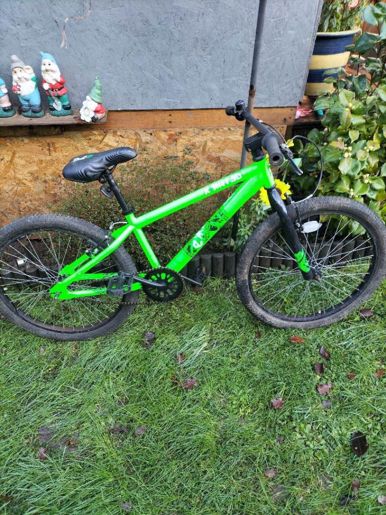Neon Green Kids Bike – Good Condition