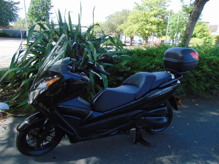 Honda NSS 300 A-D Forza 2014 946 miles FSH fantastic light use automatic scooter