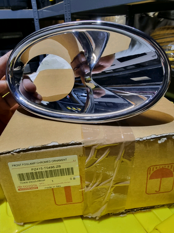 TOYOTA AVENSIS T27 GENUINE CHROME PACK - SALOON - VERY RARE INDEED