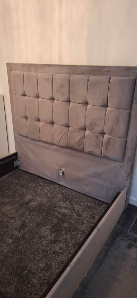 Kingsize bed frame and mattress
