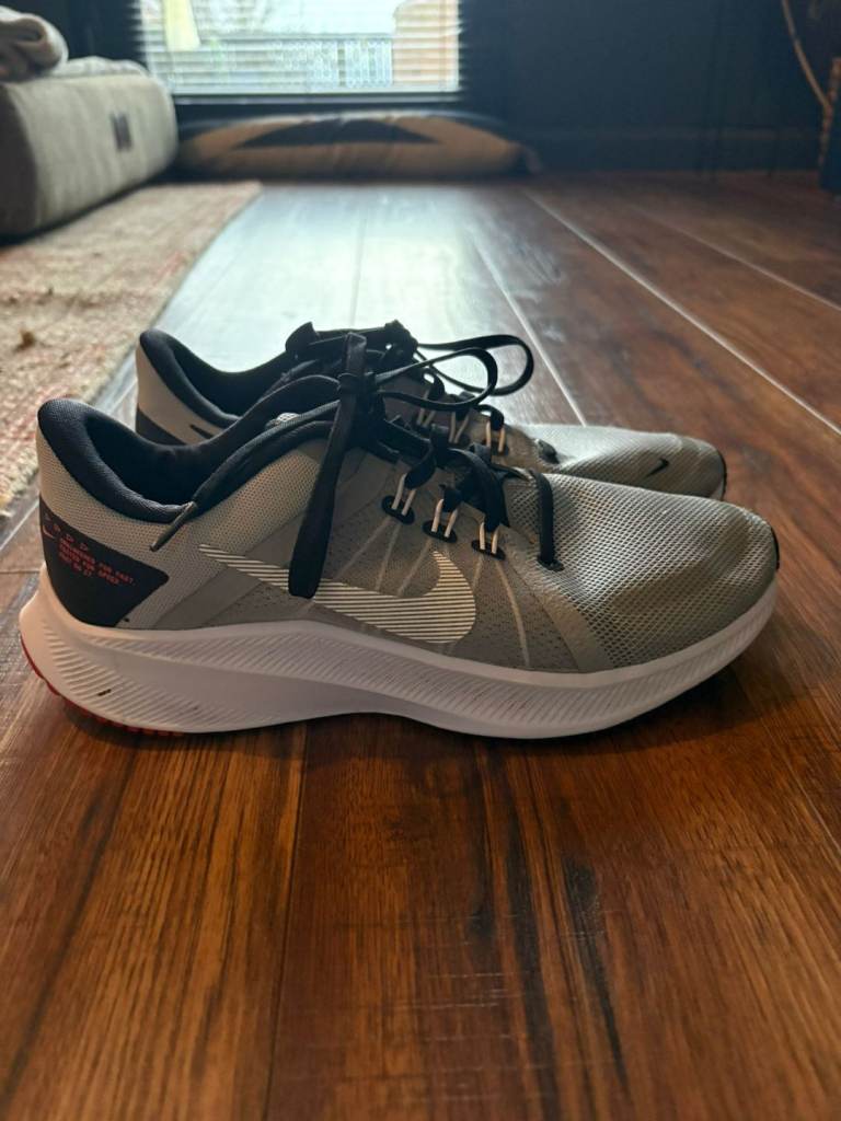 Nike quest  running trainers 