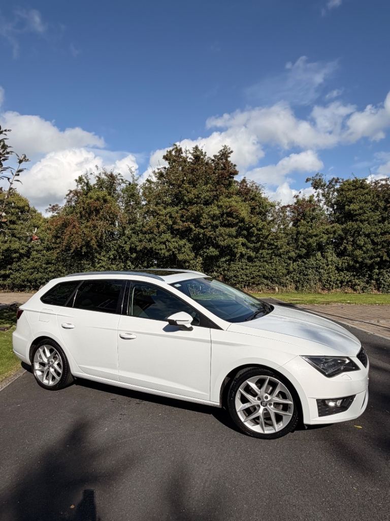 Seat  LEON,FR Technology pack  Estate panoramic glass roof.