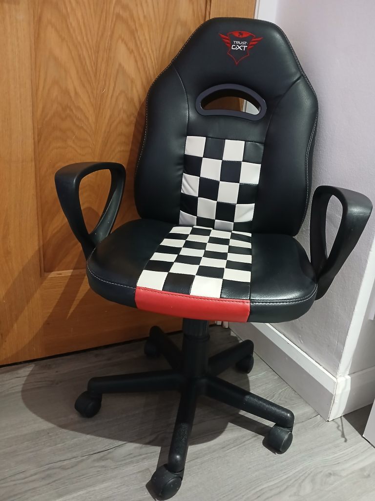 Trust gxt gaming chair 