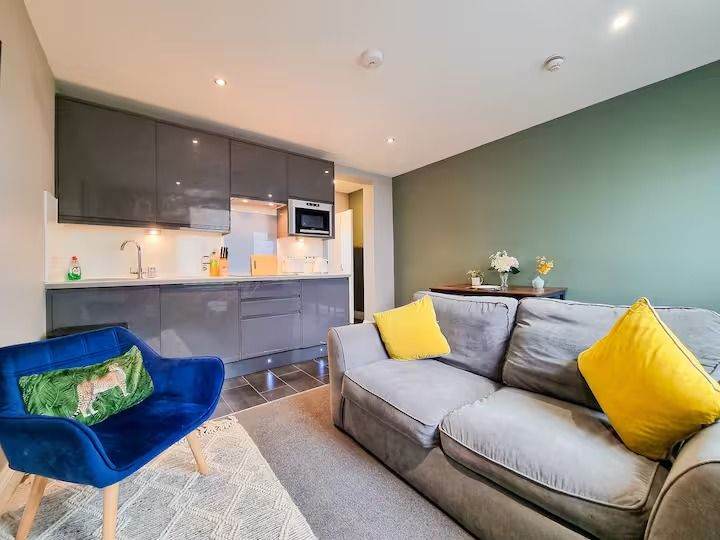 Fully Furnished 1-Bedroom Home with Large Kitchen & Parking - COMPANY LET ALLOWED