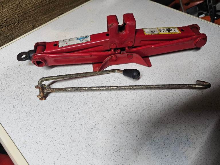 car scissor lift jack, as new