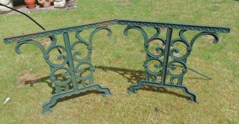 (#1638) vintage pair of garden cast iron table  ends (Pick up only, Dy4 area)