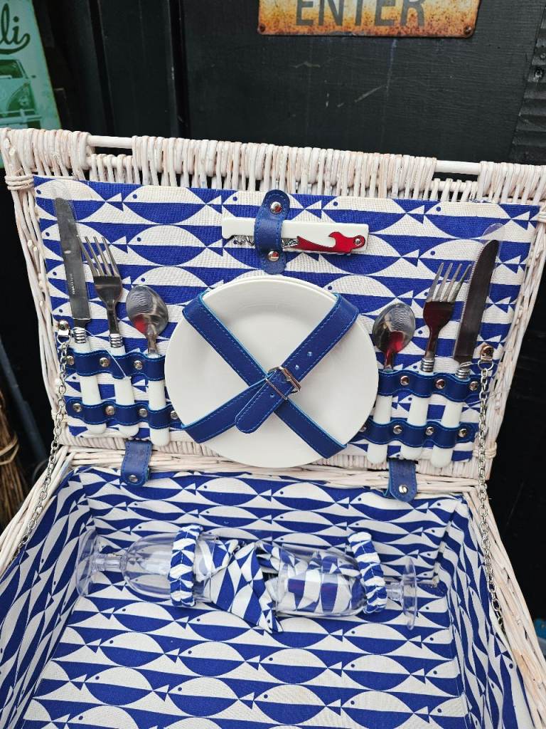Linea Home Regatta 2-Person Picnic Hamper - New with Tags