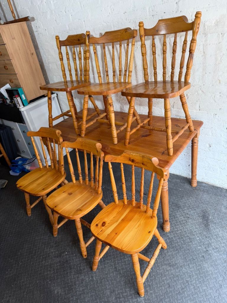 Vintage Wooden dining table & 6 chairs 